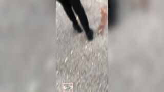 Area di sosta in autostrada con il culo di fuori