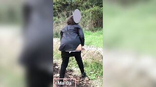 Area di sosta in autostrada con il culo di fuori