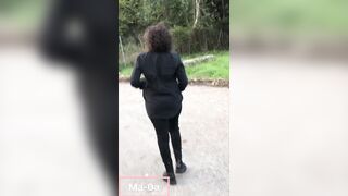 Area di sosta in autostrada con il culo di fuori