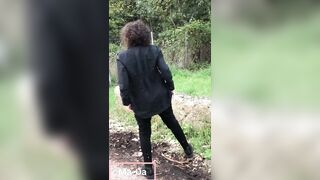 Area di sosta in autostrada con il culo di fuori