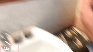 Marito e moglie allo specchio ci filmiamo in momenti di intimità