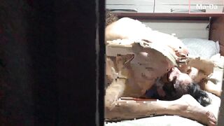 Un porco affamato di fica mi fa venire leccandomi
