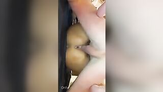Fidanzati fanno un trio con la trans