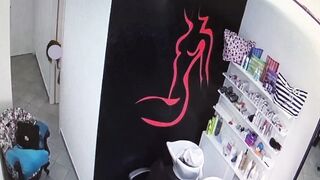 Amore vado al parrucchiere a sistemarmi i capelli!