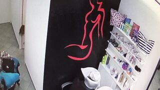 Amore vado al parrucchiere a sistemarmi i capelli!