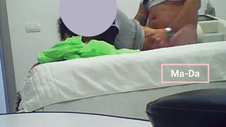 Un vicino "coniglio" crede che stia cornificando mio marito