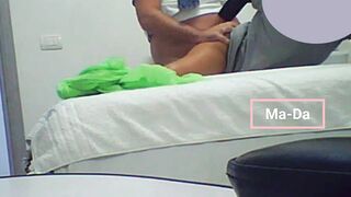 Un vicino "coniglio" crede che stia cornificando mio marito