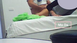 Un vicino "coniglio" crede che stia cornificando mio marito
