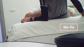 Un vicino "coniglio" crede che stia cornificando mio marito