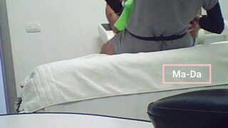 Un vicino "coniglio" crede che stia cornificando mio marito