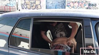 Andiamo a prendere nostra figlia a scuola