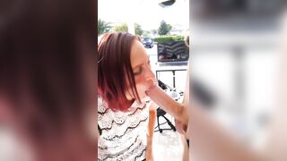 Milf rossa si fa pagare per il pompino