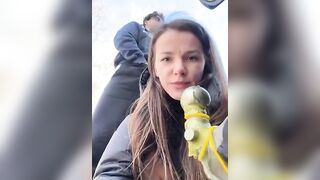 Fidanzata si fa inculare nella neve fuori dall'auto