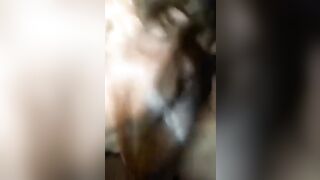 Troia inculata mentre pompa un altro cazzo