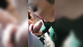 Moglie offerta agli amici nel trio scambista
