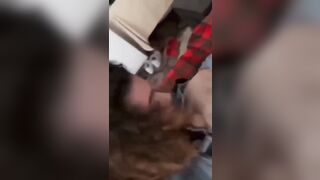 Tre ventenni in vacanza si fanno un bel trio