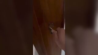 Tre ventenni in vacanza si fanno un bel trio