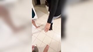 Studentesse 18enni pagano l’affitto al padrone di casa
