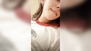 Troia si tocca la figa e si bagna facile
