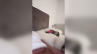 Tettona bionda succhia e sega cazzone fino alla sborrata