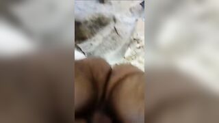 Troietta si fa sborrare nel culo al mare