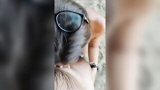 Troietta si fa sborrare nel culo al mare