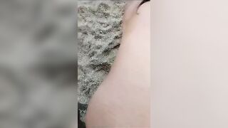 Troietta si fa sborrare nel culo al mare