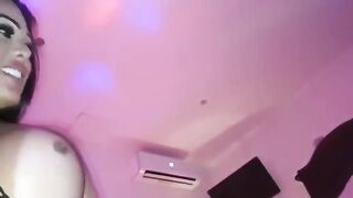 Moglie cornuta inculata da una trans