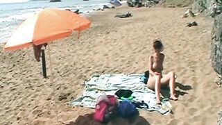 Lady Nuda: First time on the beach