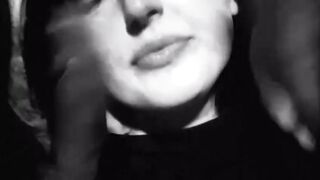 Alba succhia due cazzi avidamente dopo una serata con le amiche pt 2