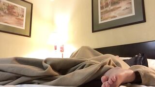 Teen troia fa anale POV con footjob e gola profonda