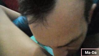 Mio marito mi lecca la fica in bagno