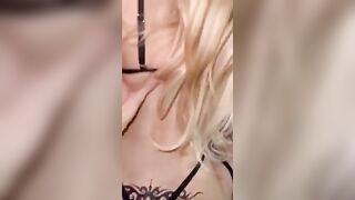 Studentessa troia si fa chiavare per soldi
