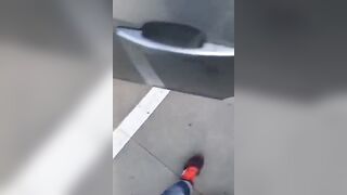 Moglie troia si fa chiavare dal bull in macchina