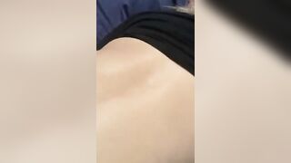 Zoccola si fa sfondare il culo a pecorina