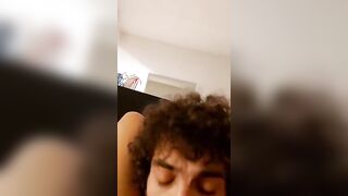 Amica zoccola prova a succhiare un cazzone enorme