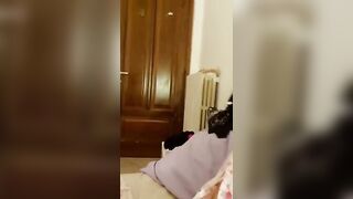 Amica zoccola prova a succhiare un cazzone enorme