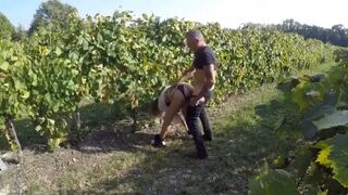 Anteprima del video: Troia italiana si fa inculare dal contadino in vigna