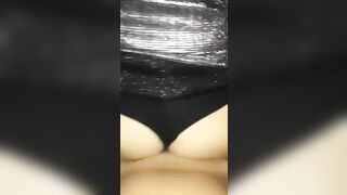 Zoccola rimorchiata in disco si fa inculare a pecorina