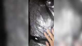 Zoccola rimorchiata in disco si fa inculare a pecorina
