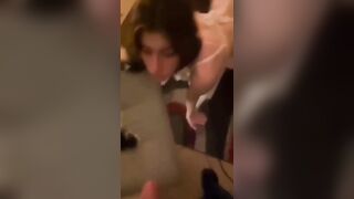 Fidanzata troia fa pompino e ingoia la sborra
