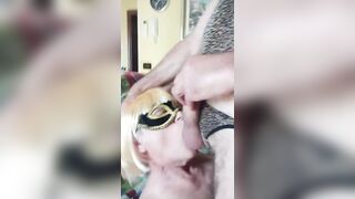Pamela viene scopata in bocca.....