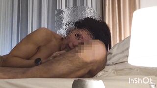 Anteprima del video: Eccomi qui che spompino mio marito, con la fica che mi tira