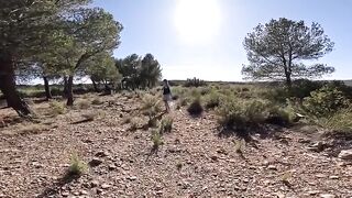 Troia chiede la strada e paga con un pompino nel bosco