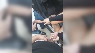 Anteprima del video: Porca milf romana spompina du' cazzi pe' strada
