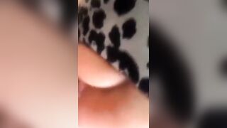 Milf barista fa pompino goloso fino alla sborrata in gola