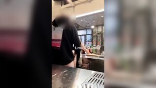 Shinratensei barista troia succhia cazzo e si fa chiavare al bancone