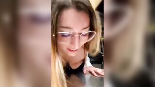 Shinratensei barista troia succhia cazzo e si fa chiavare al bancone