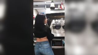 Barista sarda Sara P. faghet cafè cun sas minne de fora