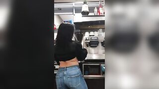 Barista sarda Sara P. faghet cafè cun sas minne de fora